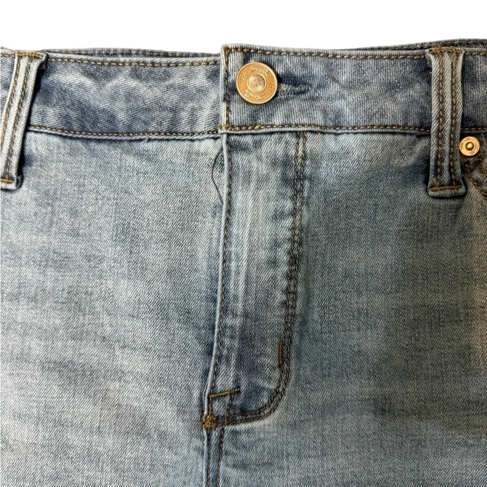 Seven 7 Medium Wash Denim Shorts Raw Hem Size 12